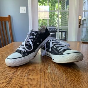 Black low top converse